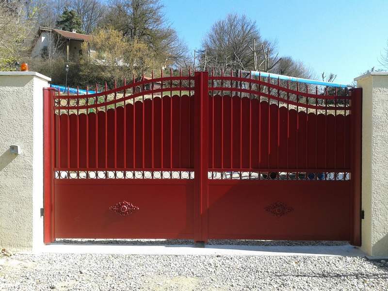 Photo de portail métallique à deux vantaux